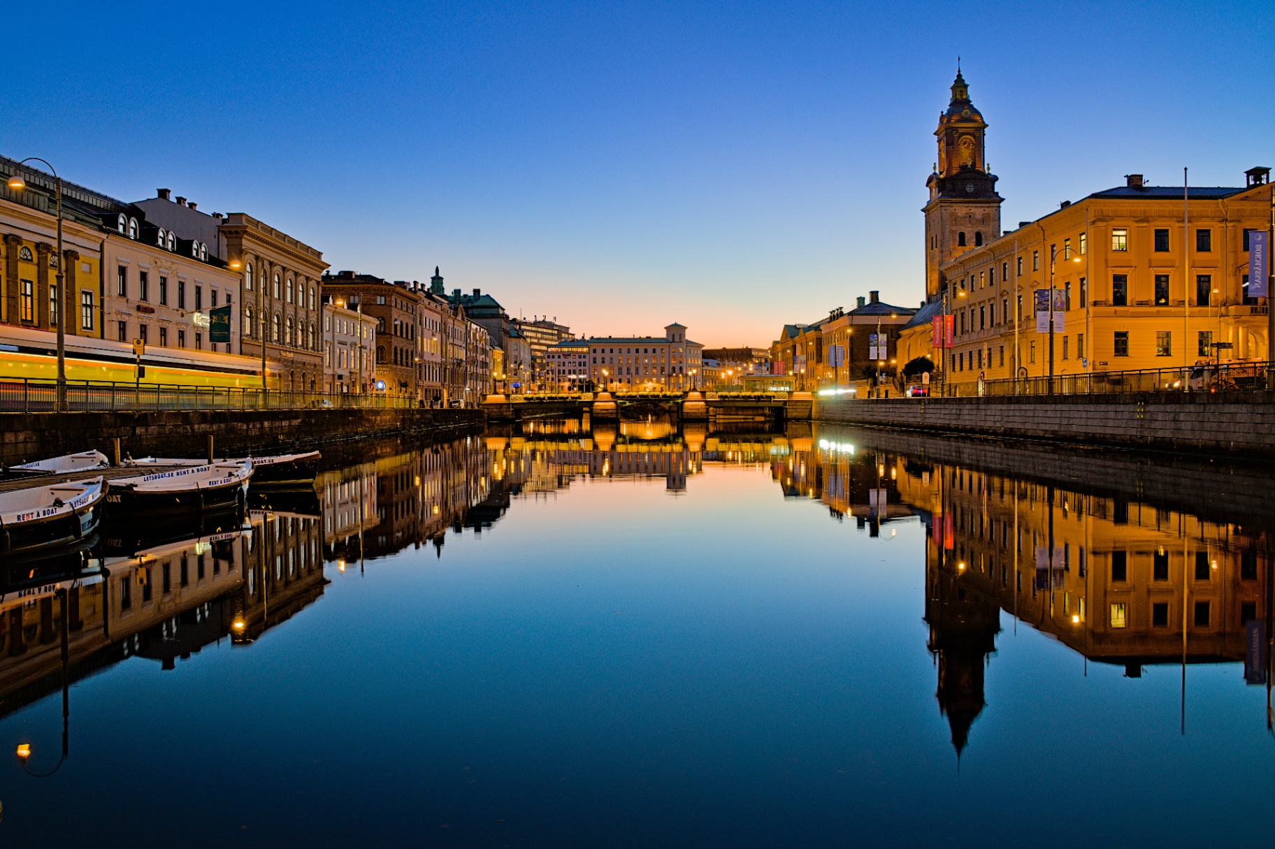 Göteborg canal at dusk